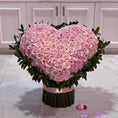 Load image into Gallery viewer, Standing Lover Heart - bloomandboxflowers
