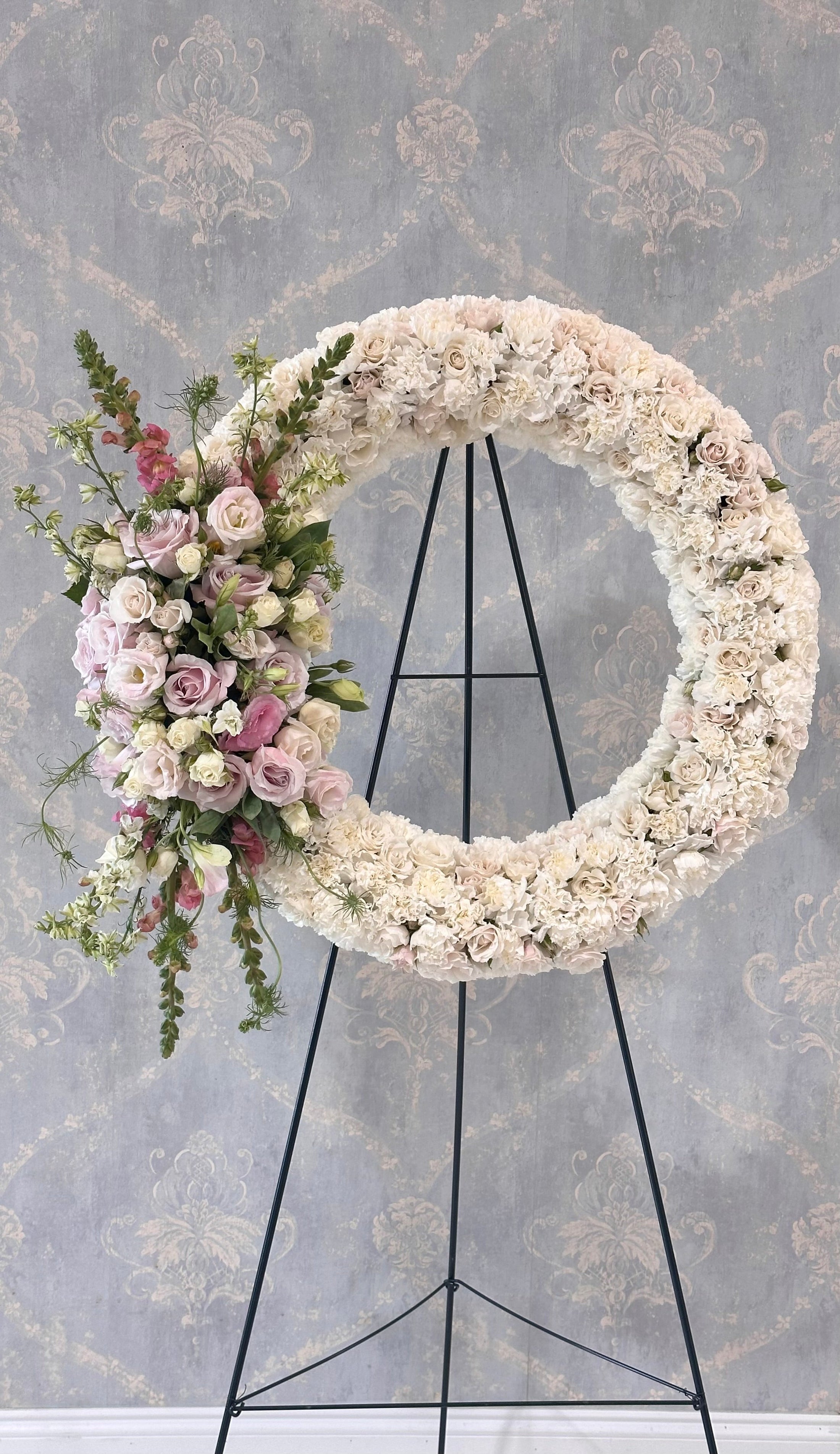 The Divine Wreath - bloomandboxflowers